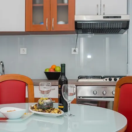 Delmare Apartment